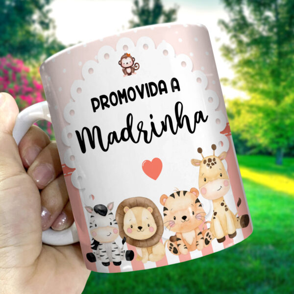 03 Caneca Personalizada "Promovida a Madrinha" – Tema Safari